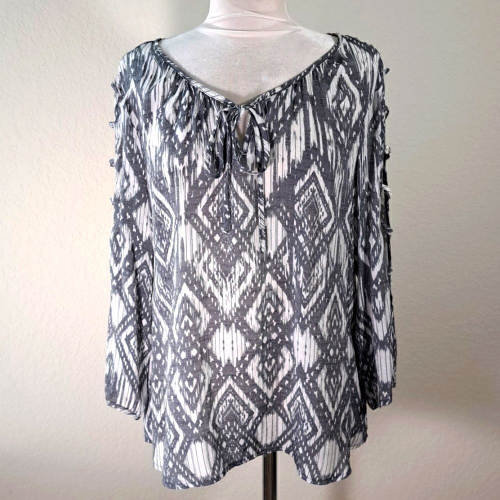 Fred David Top Size XL Ikat Print Gray White Slip On Tassel Tie Cut Out Sleeves